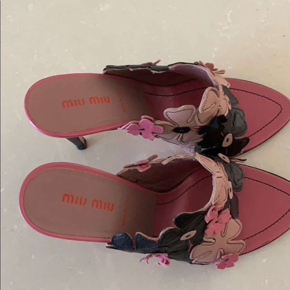 MiuMiu stunning heels with 🌸 flower detail - Picture 3 of 8